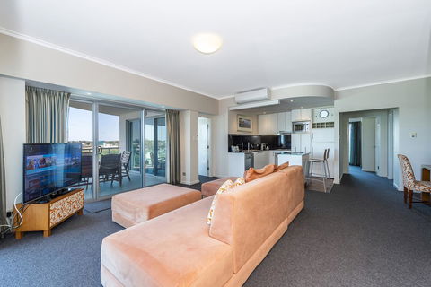 A 406 FANTASTIC OCEAN BEACH And MARINA VIEW APT - MANDURAH - Southport Accommodation 22