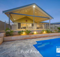 20 Madaffari Drive - Pool and Jetty - Southport Accommodation