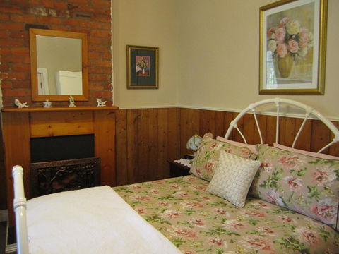 Arendon Cottage - Southport Accommodation 1