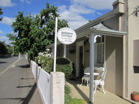 Arendon Cottage - Southport Accommodation 2