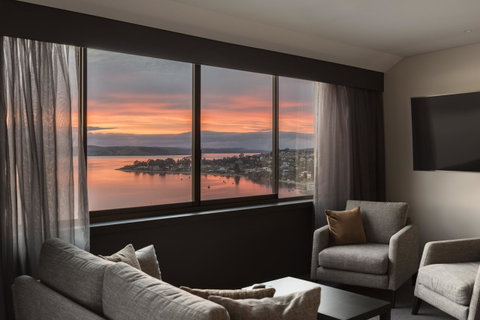 Wrest Point - Accommodation Southport 7