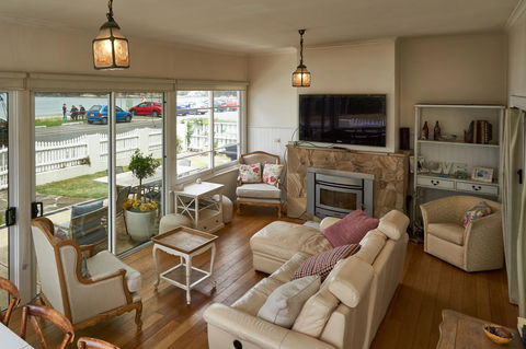 The Ultimate Beach House - Southport Accommodation 3