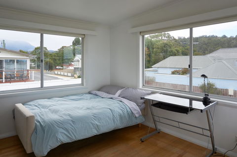 The Ultimate Beach House - Southport Accommodation 6