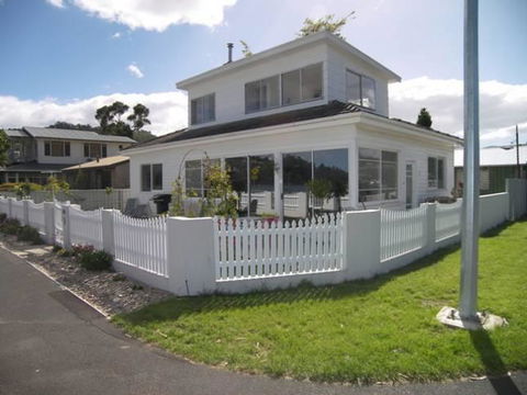 The Ultimate Beach House - Southport Accommodation 10