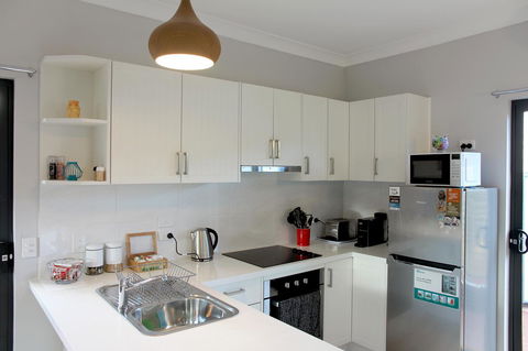 Kingston Beach-House Retreat - Southport Accommodation 9