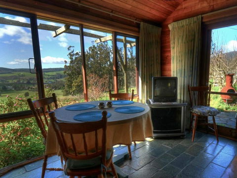Plovers Ridge Country Retreat - Southport Accommodation 6