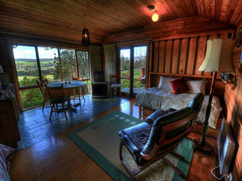 Plovers Ridge Country Retreat - Southport Accommodation 9