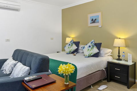 Oyster Cove Chalet - Southport Accommodation 4