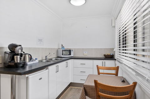 Oyster Cove Chalet - Southport Accommodation 9