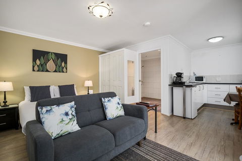 Oyster Cove Chalet - Southport Accommodation 2