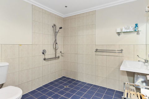 Oyster Cove Chalet - Southport Accommodation 11