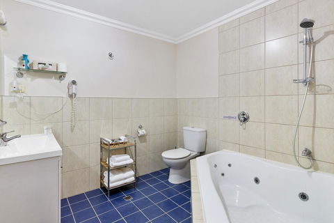Oyster Cove Chalet - Southport Accommodation 12