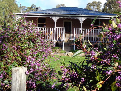 Post House Cottage - Southport Accommodation 0