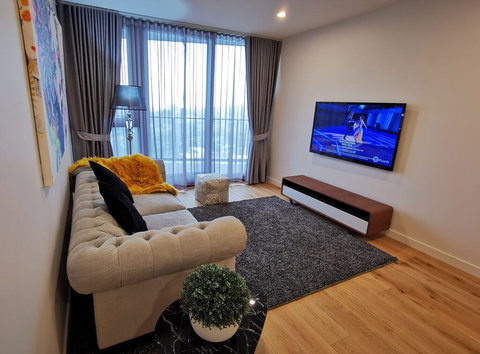 NEW 2 Rooms 2 Baths Apartment In Glen Waverley - Accommodation Southport 2