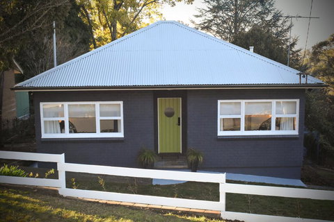 NEW Winston Cottage Leura Views & Location - Accommodation Southport 0