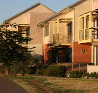 Newcastle Harbourside Terraces - Southport Accommodation
