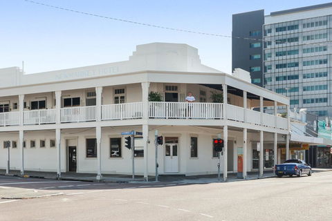 Newmarket Hotel - Southport Accommodation 2
