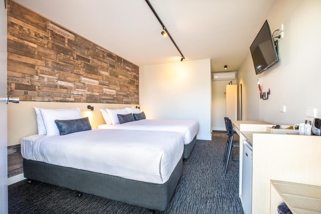 Laverton North ACT Southport Accommodation