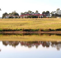 Noble Willow Studio Lovedale. Spacious with views and pool - Southport Accommodation