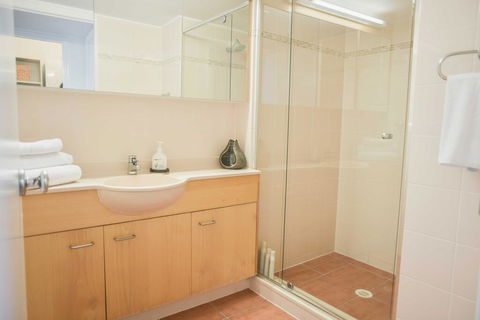 Ocean Front Moffat Beach Private Rooftop Terrace Walk To Cafe's, Restaurants - Southport Accommodation 2