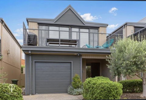 Ocean Grove House With Fantastic Ocean Views - Southport Accommodation 1