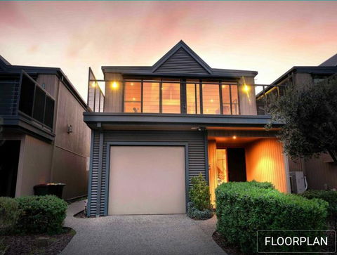 Ocean Grove House With Fantastic Ocean Views - Southport Accommodation 0