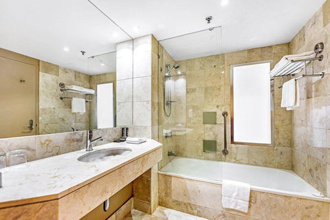 Ocean View King Room - Surfers Paradise - Southport Accommodation 2