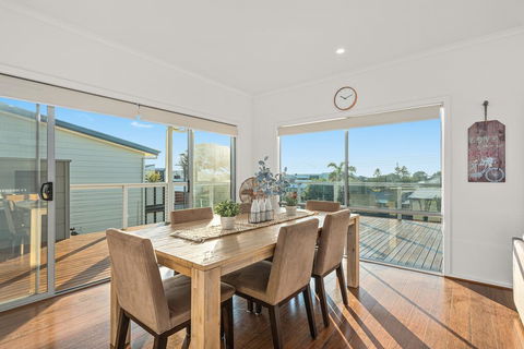Oceans Eight - Southport Accommodation 3
