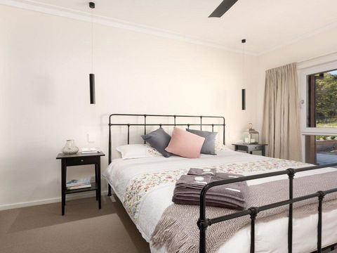 On A Hill - Modern Country Home Near Braidwood - Southport Accommodation 1