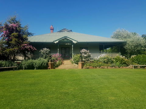 Orange Grove Gardens - Southport Accommodation 1