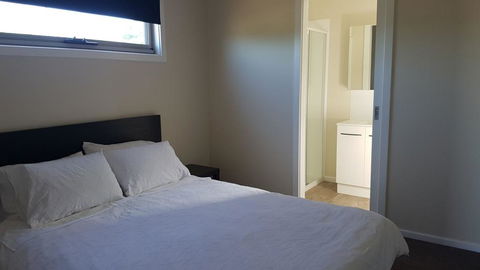 Orange Grove Gardens - Southport Accommodation 0