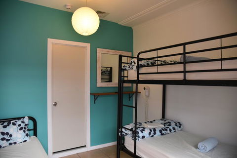 Ozzie Pozzie Backpackers - Port Macquarie YHA - Southport Accommodation 1