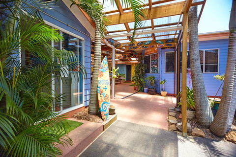 Ozzie Pozzie Backpackers - Port Macquarie YHA - Southport Accommodation 0