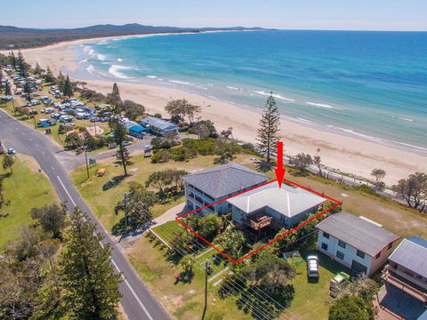 Pacifica 2 - Opposite The Beach At Brooms Head - Southport Accommodation 0