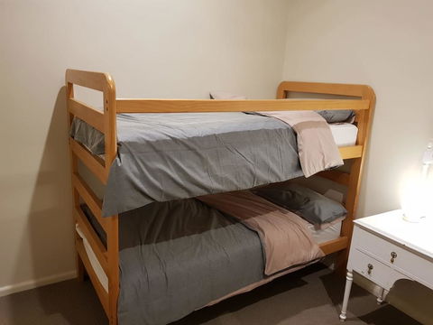 Pakenham Ranges - Southport Accommodation 2