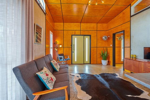 Palm Springs Suite - Southport Accommodation 2