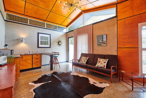 Palm Springs Suite - Southport Accommodation 0
