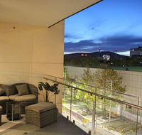 Perfectly Located Modern Apartment - Canberra CBD - Southport Accommodation