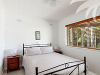 Picture perfect Lizzie Palms 2