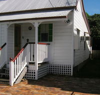 Pine Cottage - Southport Accommodation
