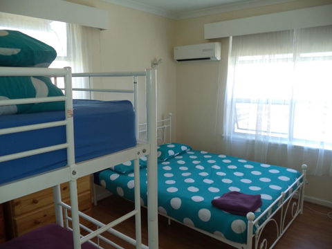 Port Adelaide Backpackers - Southport Accommodation 3