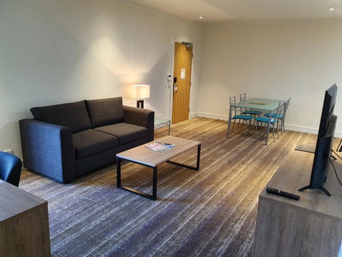 Porter's Plainland Hotel - Accommodation Southport 2