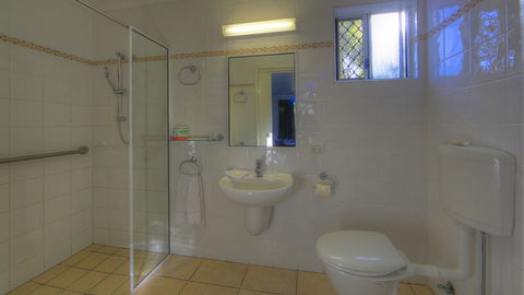 Queens Beach Tourist Village - Southport Accommodation 3