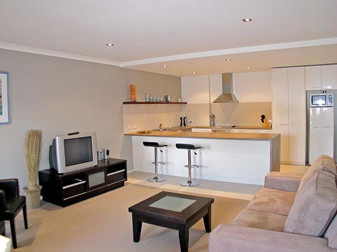 QUEENSCLIFFS WYUNA 17 - Southport Accommodation 0
