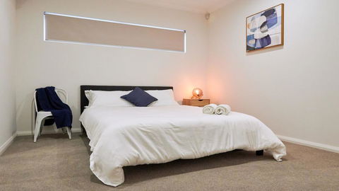 Quiet Garden City Unit - Free WiFi & Parking - Southport Accommodation 3
