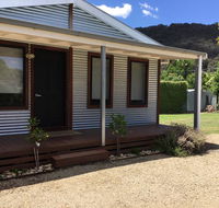 Rail Trail Cottage - Southport Accommodation