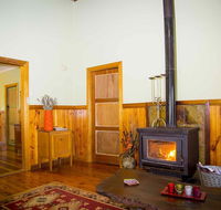 Red Tractor Retreat - Southport Accommodation