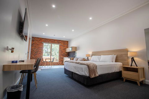Red Waratah Accommodation - Southport Accommodation 2