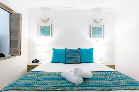 REGAL 32 APARTMENT - SPA BATH - Macrossan St - Accommodation Southport 1