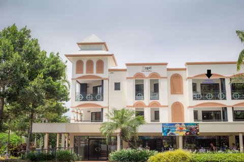 REGAL 32 APARTMENT - SPA BATH - Macrossan St - Accommodation Southport 3